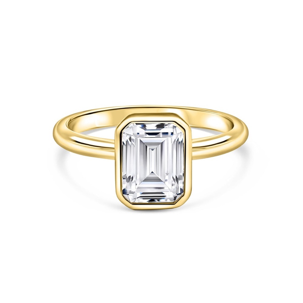 Elegant Gold Ring with Emerald-Cut Stone